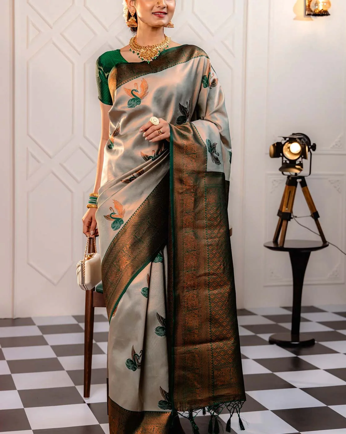 -1117Wx1400H-700157239-green-MODEL